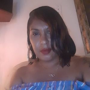 Meet your Posher, Monique